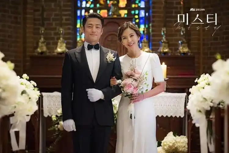 2005年她嫁给了同为演员的金承佑.