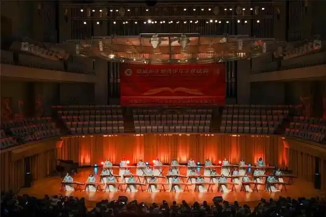 荣获金奖米易古筝表演走进国家大剧院