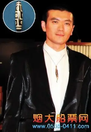 杨子佩戴天珠出席电影首映礼.