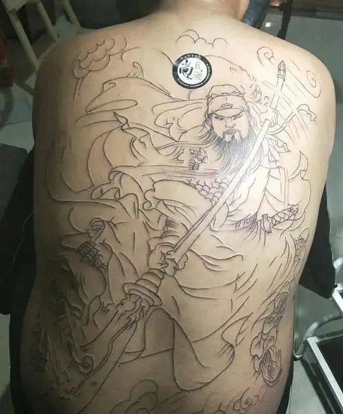 满背关公一遍线条纹身图片