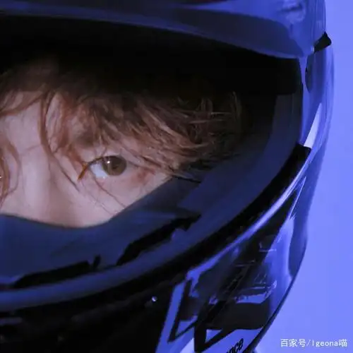 王一博 摩托车头盔=快乐,85号的正能量,活出最真实的自己最美妙