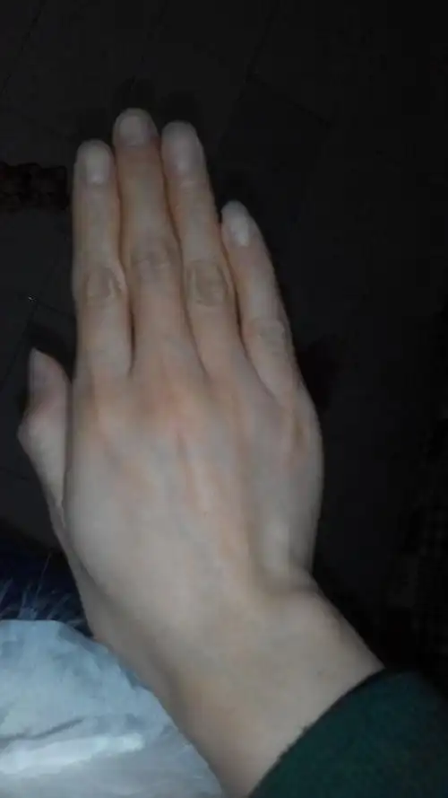 男左女右,女孩子看手相都是看的右手吗?