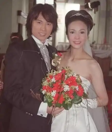 黄子华栋笃笑开山鼻祖因原生家庭影响年过60仍不结婚