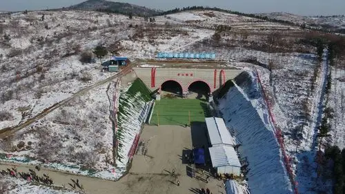 蚌五高速老山隧道实现双线贯通