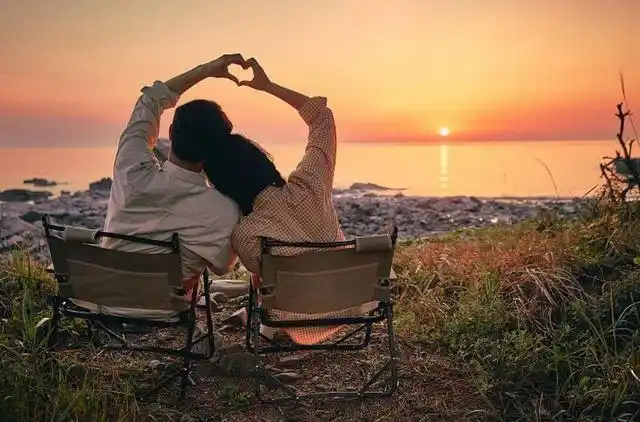 新海诚的漫画《秒速五厘米》中写道:人一生会遇到约2920万人,两个人