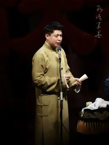 李鹤东×你 早点回家 李鹤东翻了个身伸手往身边摸了摸,没