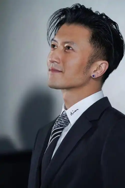 换来换去还是这几种发型养眼,小帅哥大叔都适合,精干更有男人味(男明