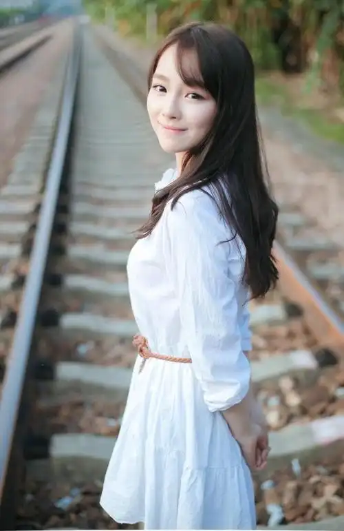 阳光少女清新气质迷人唯美优雅写真