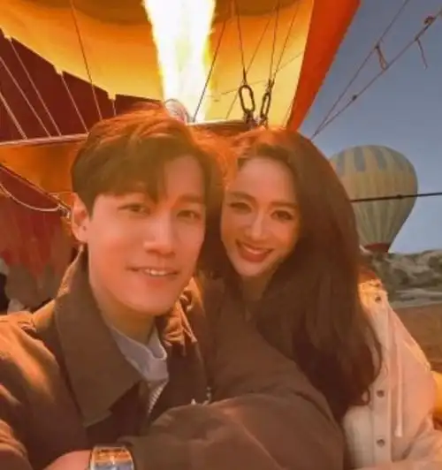 陈乔恩与老公甜蜜同框,夫妻坐热气球游玩,44岁乔恩被宠成公主_腾讯