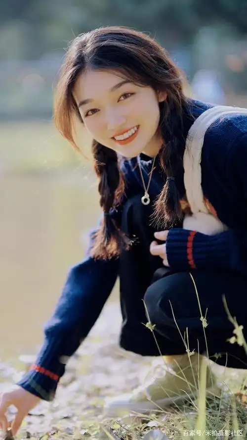 这个在阳光下微笑的女孩,真的好治愈