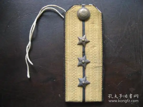 55海军上尉肩章(单支带扣子,中尉晋上尉)