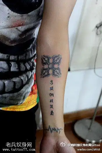 经典肩部金刚杵经典的金刚杵纹身图案tag标签:经典背部金刚杵经典点刺