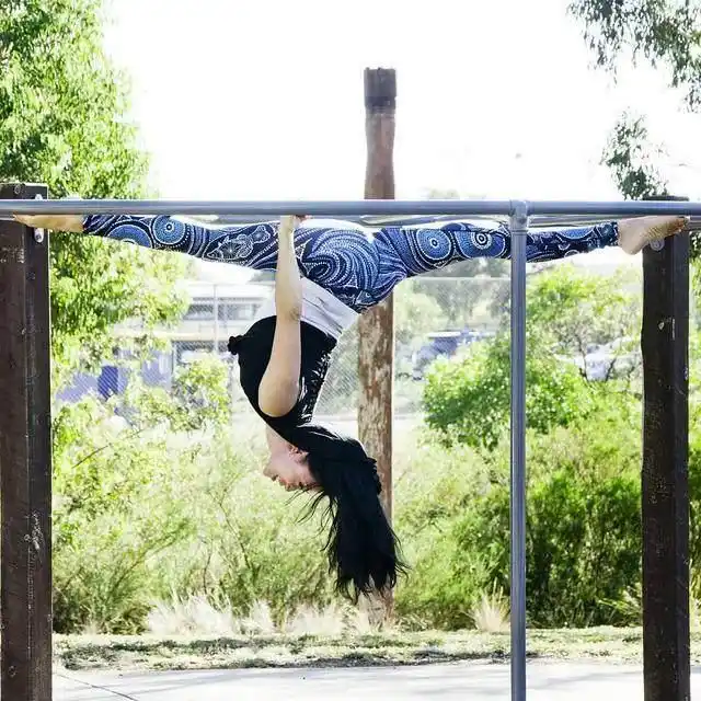 十大高难瑜伽体式 姿势之美 难度之大 令人叹为观止