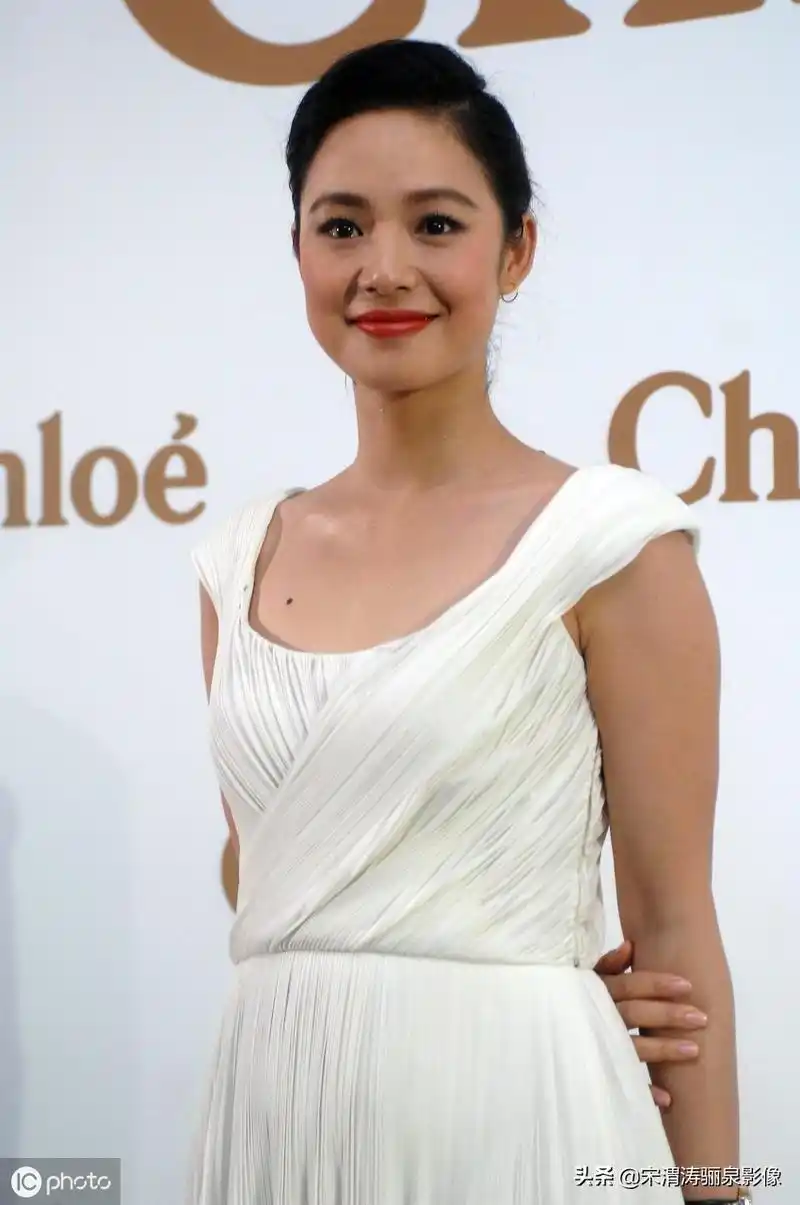 了温州小姐选美比赛并获得冠军,但周韵并没有想着要去报考艺术院校