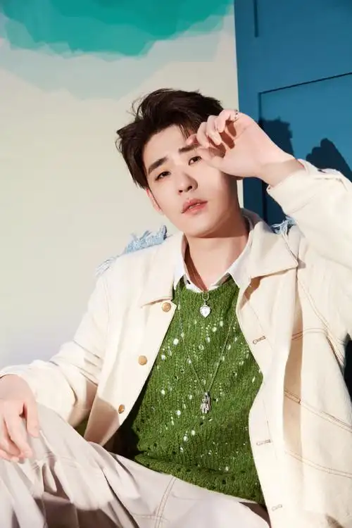 张云雷彩云写真