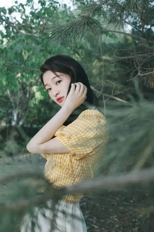 张钿悦森系写真正式发布双面风格魅力加倍