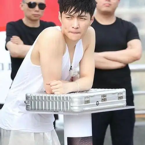 张艺兴极限挑战落水白裤子哪期