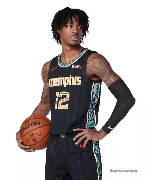 莫兰特拍摄新版球衣定妆照!