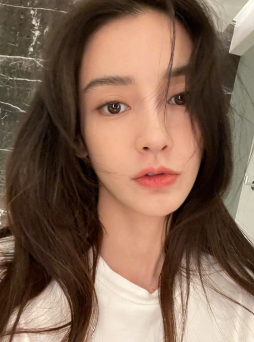 baby晒自拍状态超好嘟嘴歪头甜度满分