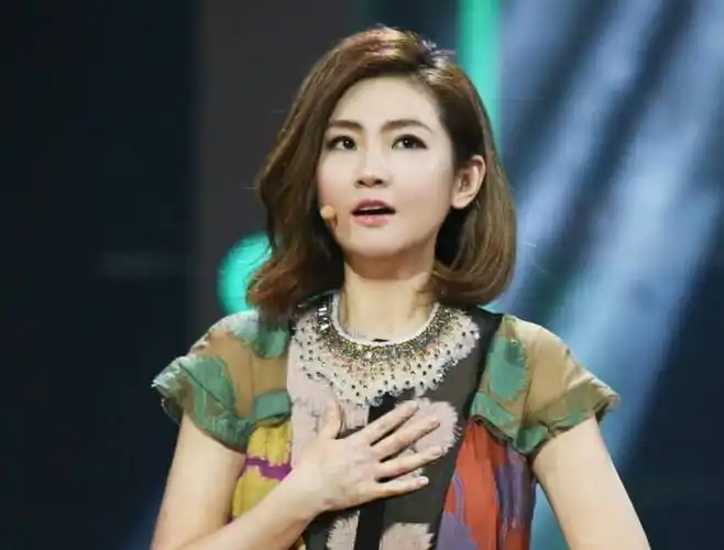 selina官宣怀孕后首露面曝宝宝近况网友称赞妈妈也超美