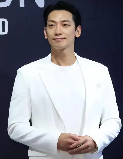 rain表示,尽量不惹金泰熙生气,出去见朋友会征求她的意见_腾讯新闻