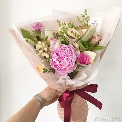 浪漫与财富并存的花束,用这样的一束花去哄女朋友应该不会失败的吧