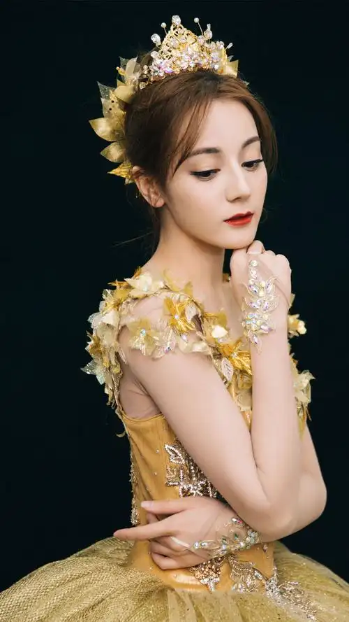 迪丽热巴灵动可爱手机壁纸