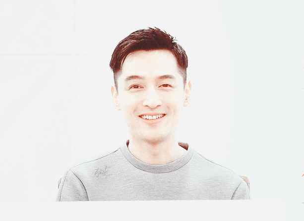 胡歌#您的小可爱缤纷甜笑套餐请查收 遥祝如梦之梦深圳演出顺利