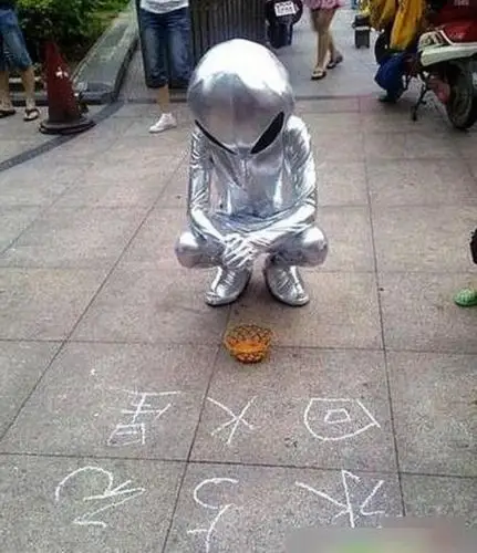 上海地铁乞丐每月轻松过万 盘点街头奇葩乞讨(组图)