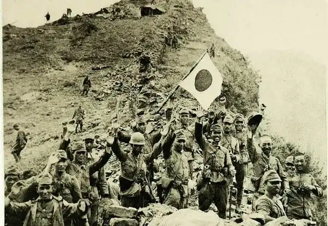 电视剧里日本兵的动作,都是错的,看看真正的日本鬼子怎么打仗