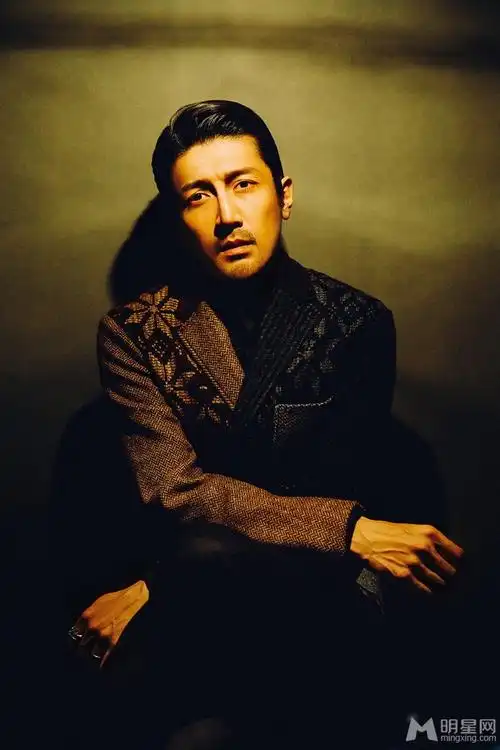 张鲁一型男写真曝光忧郁眼神彰显男人魅力-明星写真-明星娱乐资讯