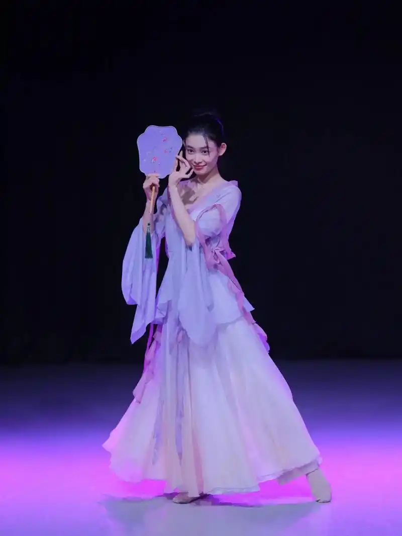 古典舞《紫钗记》剧照.