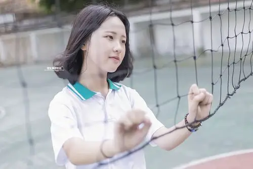 少年派摄影社的写真摄影作品《校园里的她》