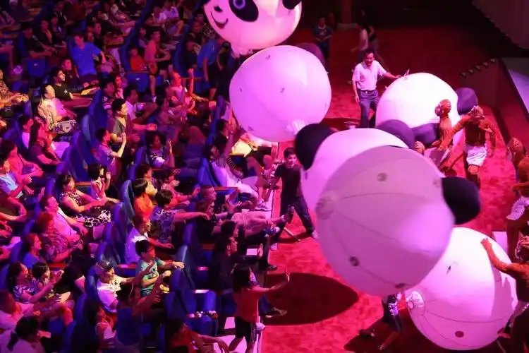 亮点三:互动适好,热潮迭起在演出中,互动环节往往会拉近观众的距离