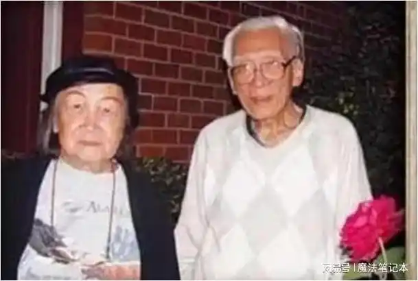 2005年汪精卫儿子回国祭拜看到父母的跪像后含泪说了9个字