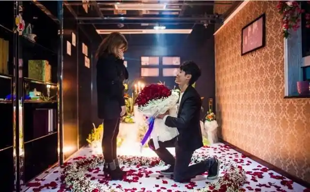 播放惊喜视频求婚策划方案