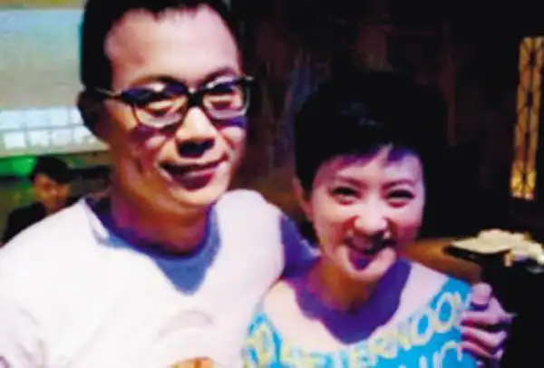 金铭老公张涛结婚照是真的吗 男友另有其人系安玉刚