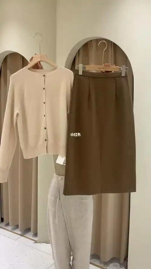 ootd杏色羊毛开衫卡其色半裙气质通勤穿搭