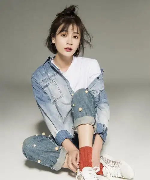 简介:唐菀性感写真图片,分享一组唐菀图片给大家,图中的明星图片壁纸