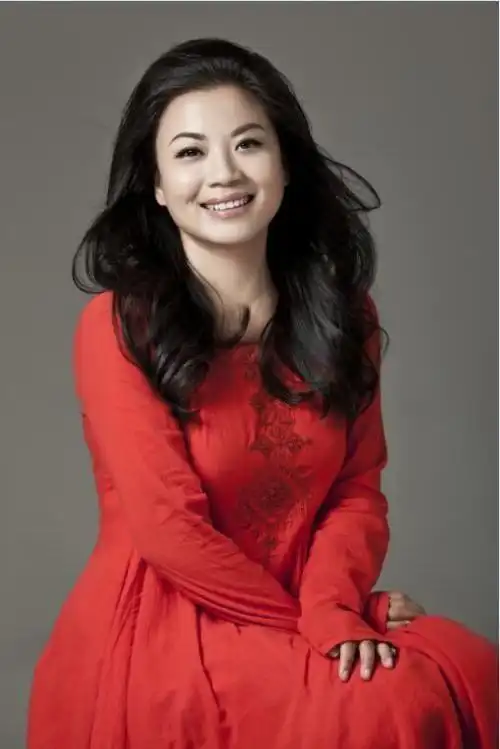 他是李谷一的干女儿23次登上春晚舞台如今52岁仍未婚