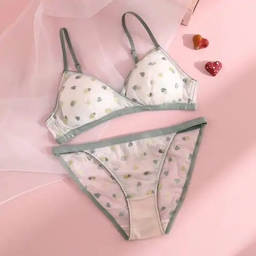 六只兔子日系甜美蕾丝丝网少女薄杯内衣亲肤包容文胸套装