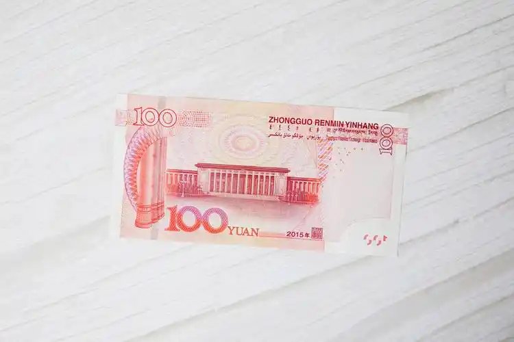 百元人民币摆放背景图片