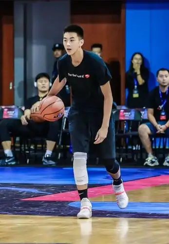 篮球体育生yyds身高2米的四川00后篮球校草发堉的太好了