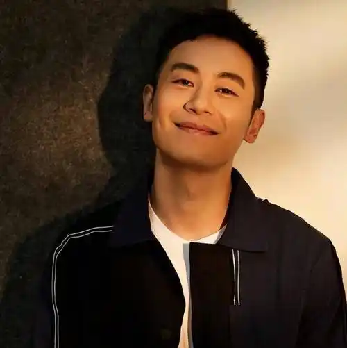 朱亚文:分手相恋七年的富家女,迎娶陈思诚前女友,至今零绯闻_潘禹彤