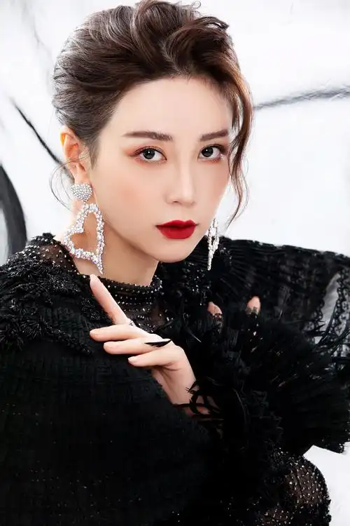 class="ref" data-ctrid="svnwombqby7s">周媛媛,中国内地青年演员