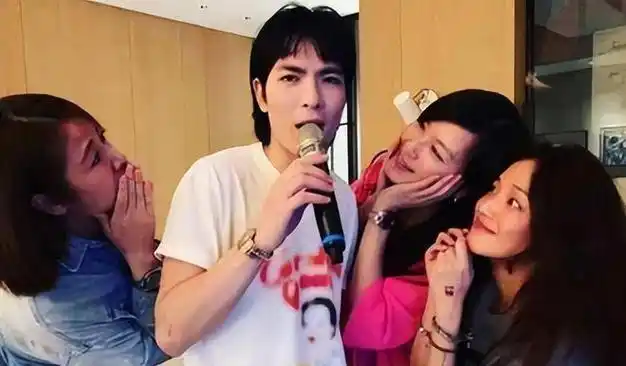 36岁的萧敬腾为何和50岁经纪人求婚?看她做的那些事情,就明白了|娱乐