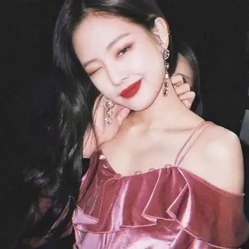 有没有blackpink成员金珍妮适合作头像的照片