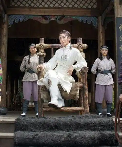 1953年贵州捕女匪首双枪女魔头为何会下令当场释放