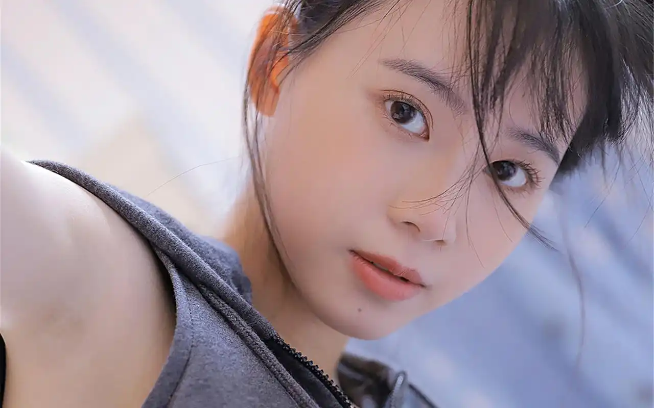 白净校花美女图片桌面壁纸