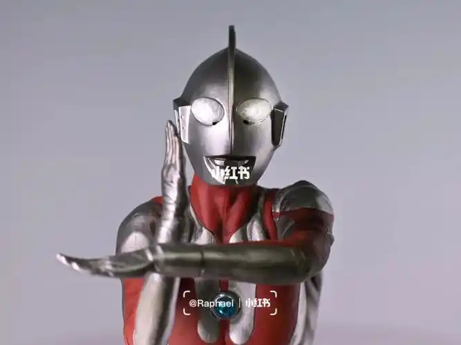 不知道为啥最近拍证件照上瘾#奥特曼  #大人也要玩玩具  #证件照